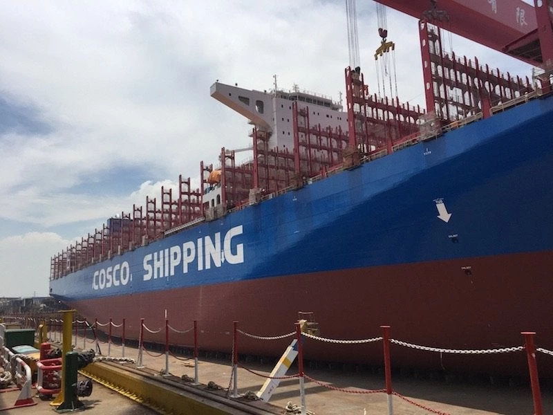 Στο λιμάνι του Πειραιά το πλοίο-τέρας China Cosco Taurus (φωτό)